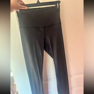 Women’s lululemon logo legging black color size 4